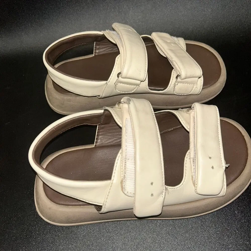 Unbranded Girls Cream Two-Strap Flat Sandals Youth Size 33 2